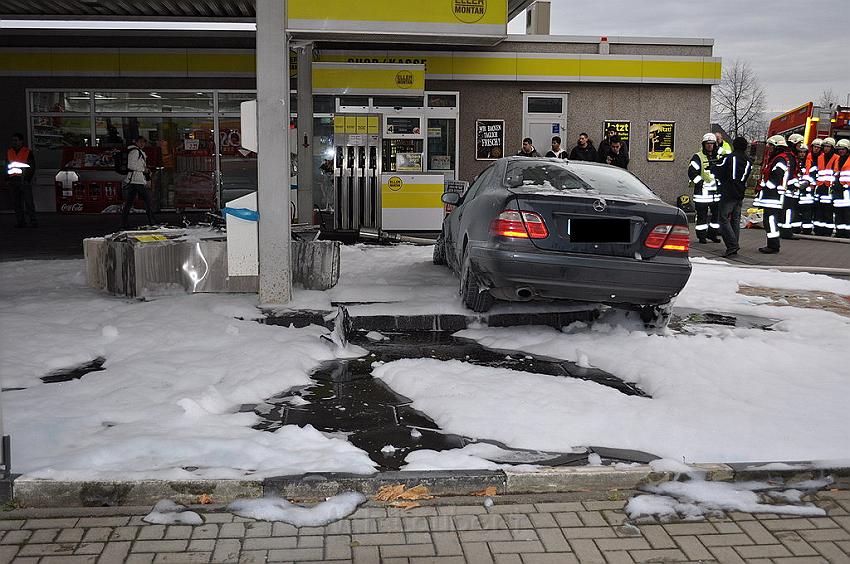 Tanksaeule umgefahren in Leverkusen P28.JPG